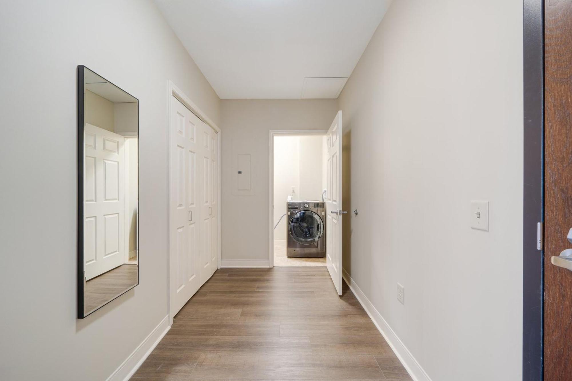 Vibrant Luxury Prime Location 24-7 Onsite Parking Gym Lounge Apartamento *