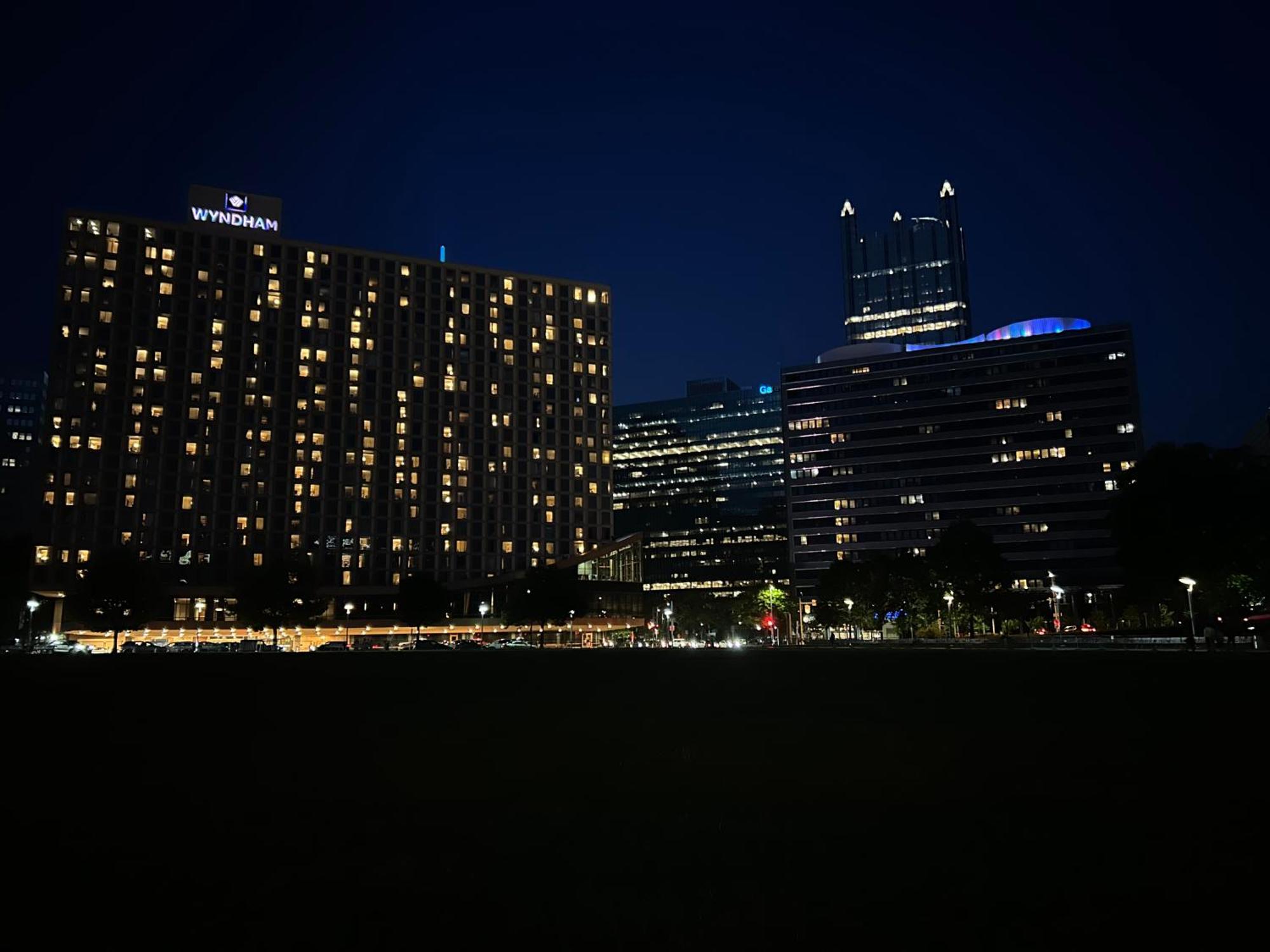 Vibrant Luxury Prime Location 24-7 Onsite Parking Gym Lounge *
